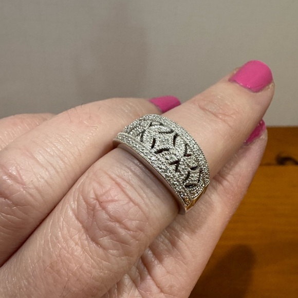 Sterling Silver and diamond Patterned Ring size 8.5 - Picture 9 of 10